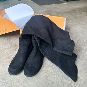 UNISA black suede boots